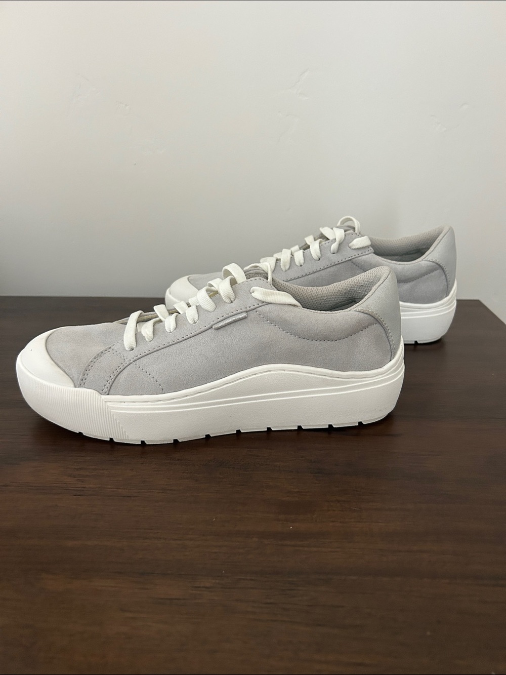 Dr. Scholl's Women's Time Off Sneakers in vapor grey microsuede Size 8M - Picture 2 of 7